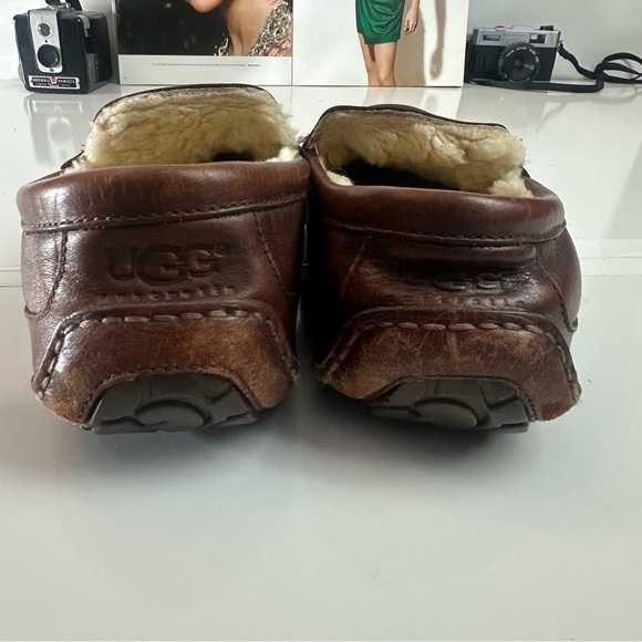 Early 2000s UGG Men’s Leather Slippers | Shearling · Comfortcore Cozy House Shoe - Picture 9 of 11